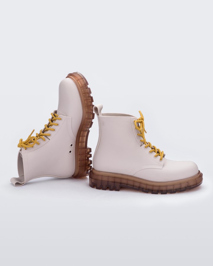 Botas Melissa Beige Elegancia Casual y Confort